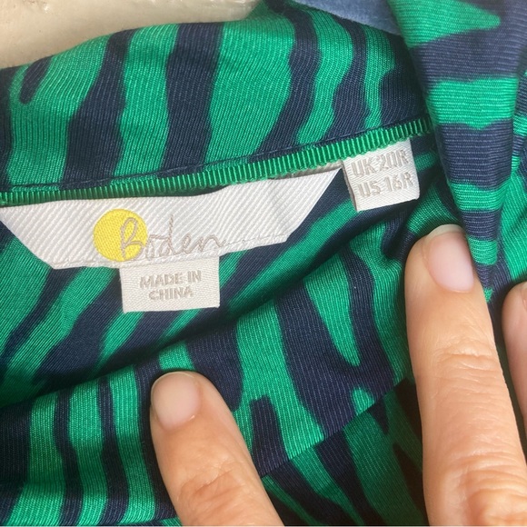 Boden Lily 3/4 sleeve mock neck blouse Green Navy tiger animal stripes Sz 16R - Picture 6 of 10